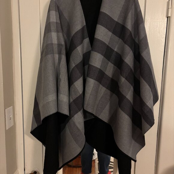 NWT Burberry Charcoal Plaid Cape/Wrap - Picture 2 of 7